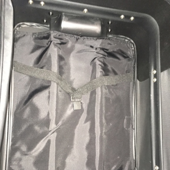 Suitcase 🧳 - Picture 2 of 3